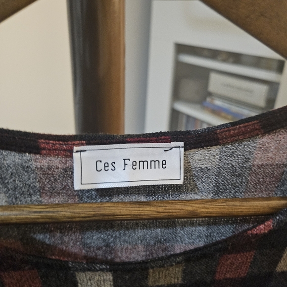 Ces Femme bell sleeved plaid blouse. Large. - Picture 4 of 4